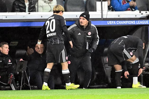 28.01.2026, xsltx, Fussball UEFA Champions League, Eintracht Frankfurt - Tottenham Hotspur v.l. Ritsu Doan (Eintracht Frankfurt) Interimstrainer Alexander Alex Meier (Eintracht Frankfurt) (DFL DFB REGULATIONS PROHIBIT ANY USE OF PHOTOGRAPHS as IMAGE SEQUENCES and or QUASI-VIDEO)