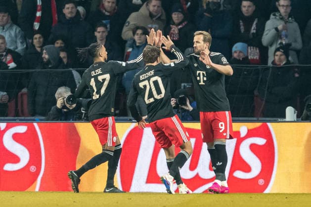 Harry Kane (FC Bayern München) celebrates after scoring his team s second goal with teammates during the UEFA Champions League 2025 26 League Phase MD8 match between PSV Eindhoven and FC Bayern München at PSV Stadion on January 28, 2026 in Eindhoven, Netherlands. -