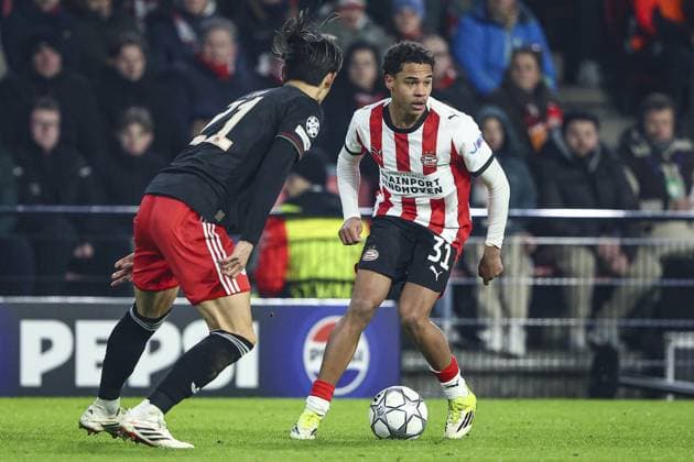 EINDHOVEN , 28-01-2026 , Philips Stadium , season 2025 2026 , UEFA Champions League football , League phase matchday 8 , match between PSV and Bayern Munchen , picture shows PSV player Noah Fernadez and Bayern Munchen player Hiroki Ito PSV - Bayern Munchen  x201146628x Copyright: