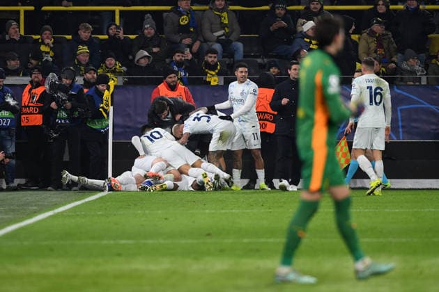 Andy Diouf (FC Internazionale) Torjubel, jubelt mit seiner Mannschaft nach dem Treffer zum 0:2 waehrend des Spiels der UEFA Champions League 2025 26, 8. Spieltag Ligaphase zwischen Borussia Dortmund und Inter Mailand, BVB Stadion am 28. January 2026 in Dortmund, Deutschland. (Foto von Ralf Treese DeFodi Images) +++ Andy Diouf (FC Internazionale) celebrates after scoring his team™s second goal with teammates during the UEFA Champions League 2025 26 League Phase MD8 match between Borussia Dortmund and FC Internazionale Milano at BVB Stadion Dortmund on January 28, 2026 in Dortmund, Germany. (Photo by Ralf Treese DeFodi Images) -