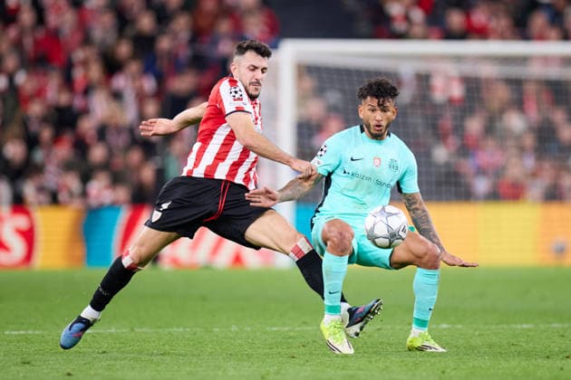 January 28, 2026, Bilbao, Vizcaya, Spain: Aitor Paredes of Athletic Club competes for the ball with Luis Suarez of Sporting CP during the UEFA Champions League 2025 26 League Phase MD8 match between Athletic Club and Sporting Clube de Portugal at San Mames on January 28, 2026, in Bilbao, Spain. Bilbao Spain - ZUMAa181 20260128_zaa_a181_265 Copyright: xRicardoxLarreinax
