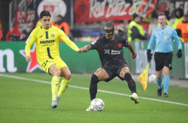 Arthur (B04) am Ball gegen Cardona Sergi (VIL), UEFA Champions League, 8. Spieltag, Bayer 04 Leverkusen vs FC Villarreal, Bayarena Leverkusen, Deutschland, 28.01.2026.