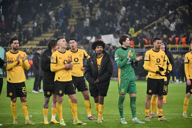 Dortmunds Spieler nach der Niederlage 28.01.2026, Fussball, UEFA Champions League 2025 2026, 8. Spieltag, Borussia Dortmund - Inter Mailand UEFA regulations prohibit any use of photographs as image sequences and or quasi-video Dortmund Signal Iduna Park Nordrhein Westfalen Deutschland
