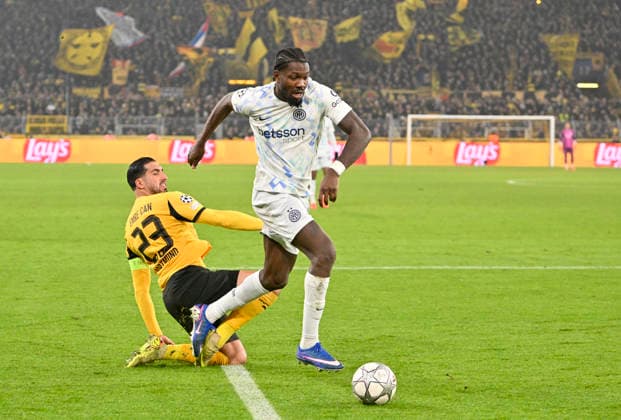 v.l. Emre Can (Borussia Dortmund) Marcus Thuram (Inter Mailand), Aktion, Zweikampf, Fussball Champions League, Borussia Dortmund - Inter Mailand, 8. Spieltag, am 28.01.2026 in Dortmund Deutschland. UEFA regulations prohibit any use of photographs as image sequences and or quasi-video Â