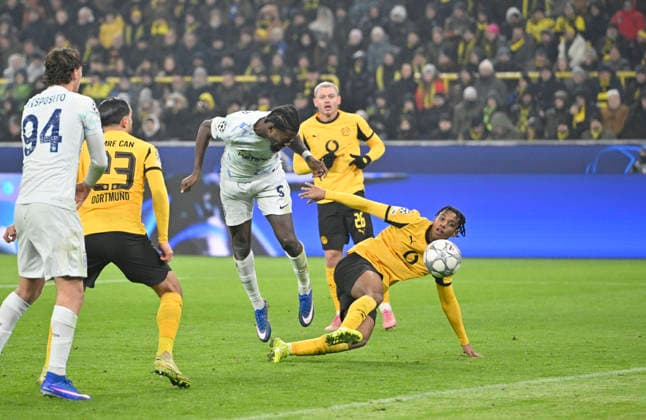 v.l. Marcus Thuram (Inter Mailand), Filippo Mane (Borussia Dortmund) Torchance, Aktion, Zweikampf, Fussball Champions League, Borussia Dortmund - Inter Mailand, 8. Spieltag, am 28.01.2026 in Dortmund Deutschland. UEFA regulations prohibit any use of photographs as image sequences and or quasi-video Â