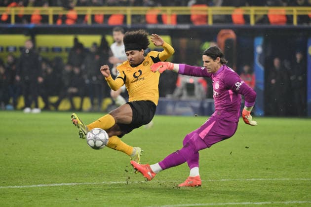 Karim Adeyemi (Borussia Dortmund), li., gegen Torwart Yann Sommer (Inter Mailand) 28.01.2026, Fussball, UEFA Champions League 2025 2026, 8. Spieltag, Borussia Dortmund - Inter Mailand UEFA regulations prohibit any use of photographs as image sequences and or quasi-video Dortmund Signal Iduna Park Nordrhein Westfalen Deutschland