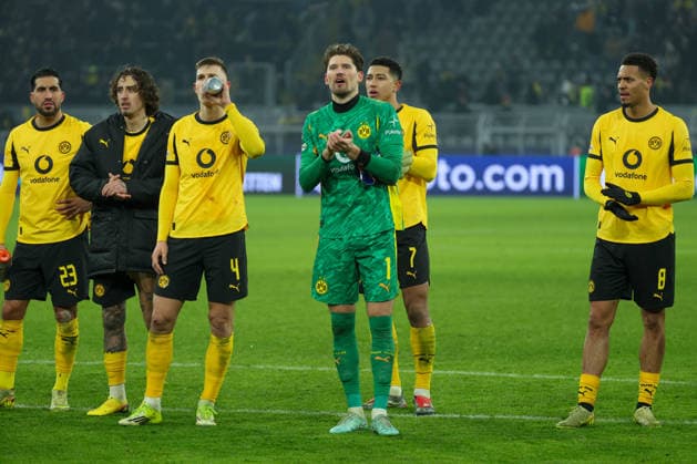 UEFA Champions League - Borussia Dortmund - Inter Mailand am 28.01.2026 im Signal Iduna Park in Dortmund Torwart Gregor Kobel (Dortmund 1), Torwart Gregor Kobel (Dortmund 1), Felix Nmecha (Dortmund 8) und Julian Ryerson (Dortmund 26) unzufrieden, enttäuscht, enttaeuscht, niedergeschlagen.