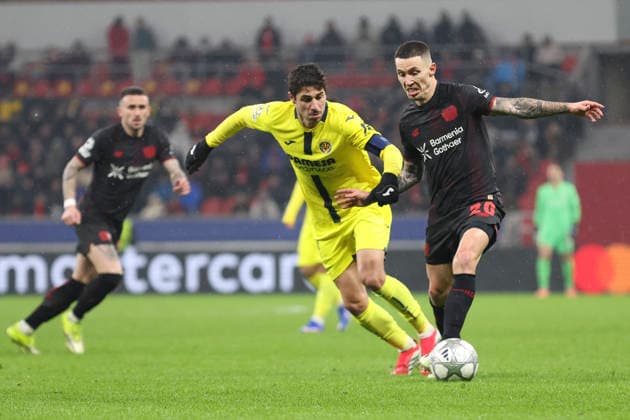 Santi Comesana (Villarreal CF) und Alejandro Grimaldo (Bayer 04 Leverkusen) battle for the ball during the UEFA Champions League 2025 26 League Phase MD8 match between Bayer 04 Leverkusen and Villarreal CF at BayArena on January 28, 2026 in Leverkusen, Germany. (Photo by Oliver Kaelke DeFodi Images) -