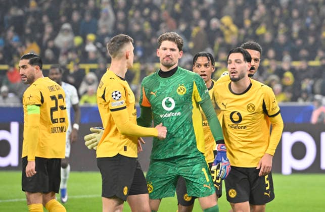 v.l. Emre Can (Borussia Dortmund), Nico Schlotterbeck (Borussia Dortmund), Torwart Gregor Kobel (Borussia Dortmund), Filippo Mane (Borussia Dortmund), Ramy Bensebaini (Borussia Dortmund) klatschen sich ab, Fussball Champions League, Borussia Dortmund - Inter Mailand, 8. Spieltag, am 28.01.2026 in Dortmund Deutschland. UEFA regulations prohibit any use of photographs as image sequences and or quasi-video Â
