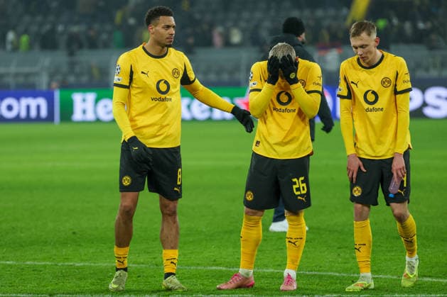 UEFA Champions League - Borussia Dortmund - Inter Mailand am 28.01.2026 im Signal Iduna Park in Dortmund Felix Nmecha (Dortmund 8), Julian Ryerson (Dortmund 26) und Maximilian Beier (Dortmund 14) unzufrieden, enttäuscht, enttaeuscht, niedergeschlagen.