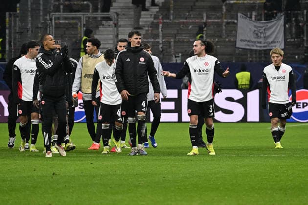 28.01.2026, xsltx, Fussball UEFA Champions League, Eintracht Frankfurt - Tottenham Hotspur v.l. Robin Koch (Eintracht Frankfurt) Arthur Theate (Eintracht Frankfurt) Enttäuscht, traurig, frustriert (DFL DFB REGULATIONS PROHIBIT ANY USE OF PHOTOGRAPHS as IMAGE SEQUENCES and or QUASI-VIDEO)