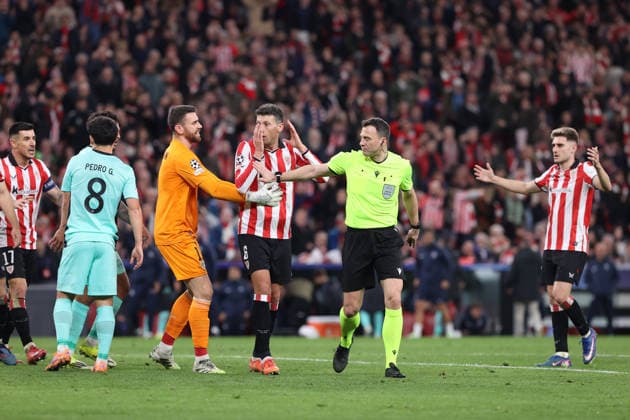 Athletic Club Bilbao vs Sporting CP 2025-26 UEFA Champions League, Bilbao, Spain, 28 January 2026. Mikel Vesga (Athletic Club) and Unai Simon (Athletic Club) gestures, Credit:Juan Lazkano Photobilbao Avalon Bilbao, Basque Country, Spain  Copyright: xJuanxLazkanoxPhotobilbaox xAvalonx 1070108350