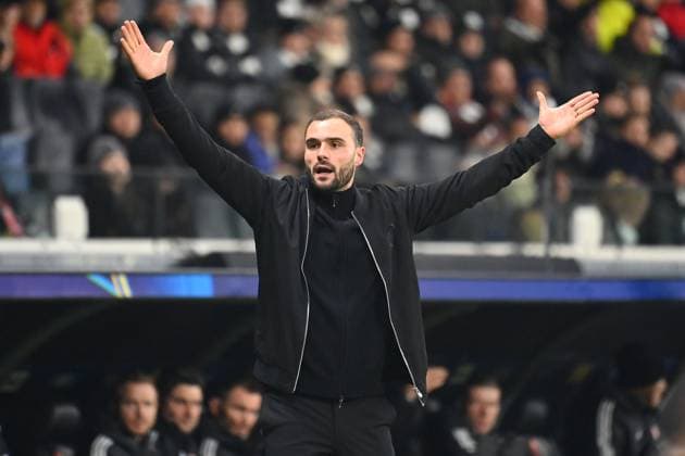 Dennis Schmitt (Trainer Eintracht Frankfurt), Gestik,reklamiert, Einzelbild,angeschnittenes Einzelmotiv,Halbfigur,halbe Figur. Fussball Champions League,Saison 2025 26, Ligaphase Eintracht Frankfurt - Tottenham Hotspur 0-2 am 28.01.2026, D E U T S C H E B A N K P A R K