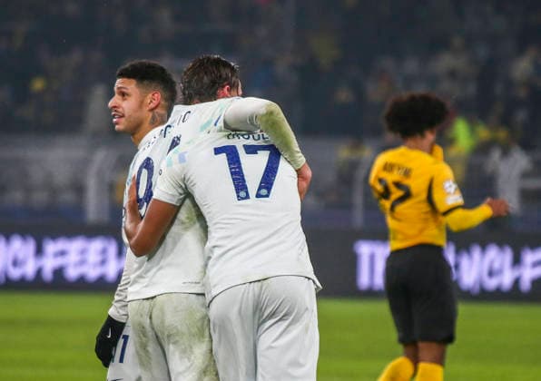 Fussball UEFA Champions League 2025 26, 8. Spieltag Ligaphase - Borussia Dortmund vs Inter Mailand - Signal Iduna Park-Stadion (Dortmund): Andy Diouf (Inter Mailand, 17) Francesco Esposito (Inter Mailand, 94) Dortmund Copyright: xAymanxAlahmedx