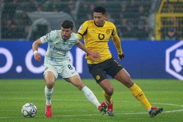 Dortmund, Deutschland 28. Januar 2026: Champions League - 2025 2026 - Borussia Dortmund vs. Inter Mailand Im Bild: v.li. im Zweikampf Petar Sucic (Inter) und Jobe Bellingham (BVB) Signal Iduna Park Nordrhein Westfalen Copyright: xFotostandx xFantinix