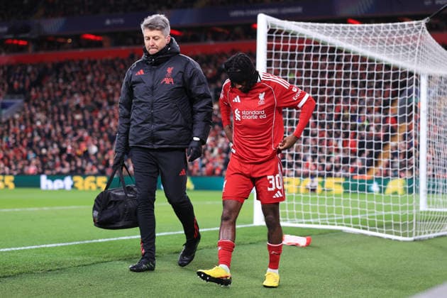 Football - UEFA Champions League - League Phase - Liverpool v Qarabag 28th January 2026 - UEFA Champions League - League Phase - Liverpool v Qarabag - Jeremie Frimpong of Liverpool leaves the pitch with an injury - Photo: Simon Stacpoole Offside. Manchester UK Copyright: xSimonxStacpoolexOffside