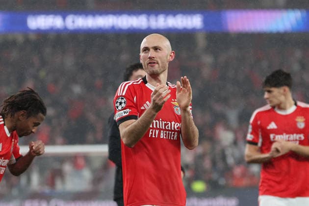 FBL-UEFA Champions League 2025-26 SL Benfica - Real Madrid Frederik Aursnes (S.L.Benfica) applauds the fans after the UEFA Champions League 2025-26 League Phase MD8 match between Lisboa e Benfica and Real Madrid at Estadio da Luz on Wednesday 28 January 2026 in Lisbon, Portugal Copyright: JoaquimxFerreira