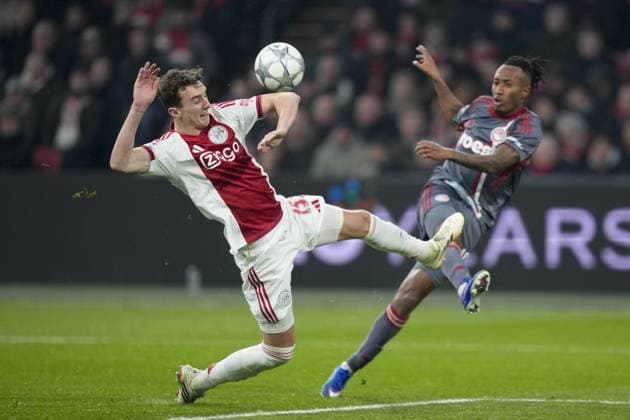AMSTERDAM , 28-01-2026 , JohanCruijff ArenA , season 2025 2026 , UEFA Champions League football , League phase Matchday 8 , match between Ajax and Olympiacos , picture shows Ajax player Youri Baas, Olympiacos player Gelson Martins Ajax - Olympiacos  x201148509x Copyright: