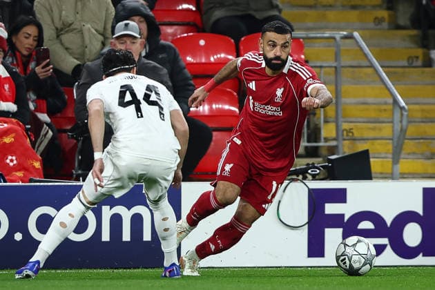 . - Liverpool v Qarabag FK, UEFA Champions League, League Phase, Anfield Stadium, Liverpool, England. - 28th January 2026. (C) Ian Stephen Crystal Pix Mohamed Salah of Liverpool breaks past Elvin Cafarguliyev of Qarabag FK. - Liverpool v Qarabag FK, UEFA Champions League, League Phase, Anfield Stadium, Liverpool, England. - 28th January 2026. (C) Ian Stephen Crystal Pix Copyright: xIanxStephenx CP_Liverpool_Qarabag_Ian_Stephen_280126_CP59