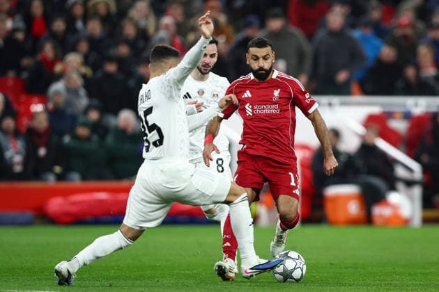 . - Liverpool v Qarabag FK, UEFA Champions League, League Phase, Anfield Stadium, Liverpool, England. - 28th January 2026. (C) Ian Stephen Crystal Pix Pedro Bicalho of Qarabag FK challenges Mohamed Salah of Liverpool. - Liverpool v Qarabag FK, UEFA Champions League, League Phase, Anfield Stadium, Liverpool, England. - 28th January 2026. (C) Ian Stephen Crystal Pix Copyright: xIanxStephenx CP_Liverpool_Qarabag_Ian_Stephen_280126_CP60