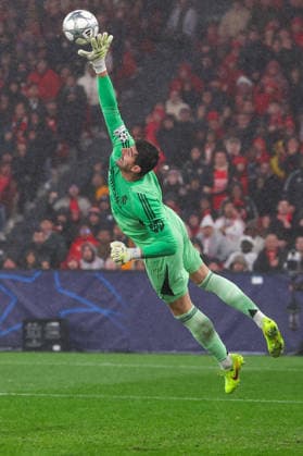 FBL-UEFA Champions League 2025-26 SL Benfica - Real Madrid Thibaut Courtois (Real Madrid) in action, with the bal during the UEFA Champions League 2025-26 League Phase MD8 match between Lisboa e Benfica and Real Madrid at Estadio da Luz on Wednesday 28 January 2026 in Lisbon, Portugal Copyright: JoaquimxFerreira