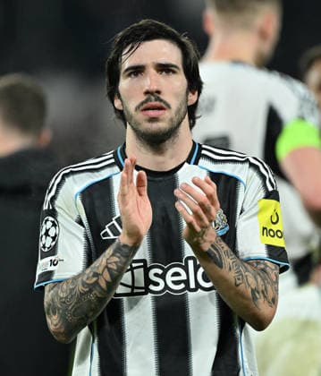 PSG v Newcastle - UEFA Champions League PARIS, FRANCE - JANUARY 28: Sandro Tonali of Newcastle applauds their fans following the UEFA Champions League, phase match 8, between Paris Saint-Germain and Newcastle at Parc des Princes on January 28, 2026, in Paris, France. Mustafa Yalçin Anadolu Paris France. Editorial use only. Please get in touch for any other usage.  Copyright: x2026xAnadoluxMustafaxYalcÄ±nx