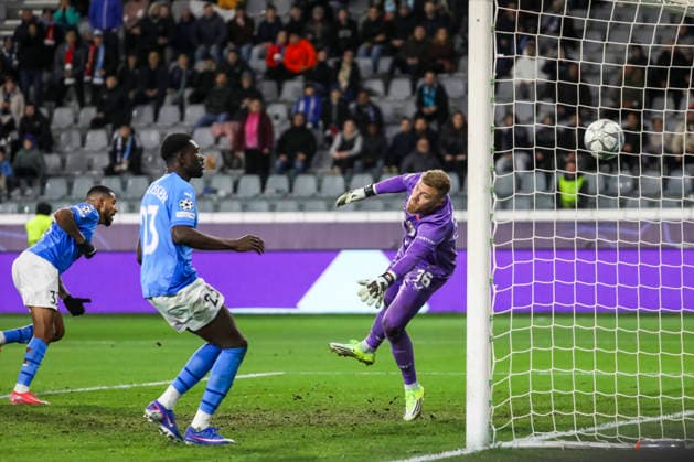UEFA CL : Pafos vs Slavia Praha DERRICK LUCKASSEN of Pafos and ANDERSON of Pafos watch the ball while Pafos scores their fourth goal. Pafos plays against Slavia Praha for the League Phase of the UEFA Champions League in Limassol stadium, Limassol, Cyprus, on Jan. 28, 2026. Limassol Cyprus Copyright: xKOSTASxPIKOULASx