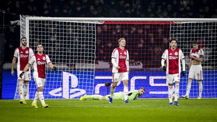 AMSTERDAM (l-r) Josip Sutalo of AFC Ajax, Oscar Gloukh of AFC Ajax, Kasper Dolberg of AFC Ajax, AFC Ajax goalkeeper Vitezslav Jaros, Rayane Bounida of AFC Ajax, and Youri Baas of AFC Ajax react after the 1-2 goal during the UEFA Champions League match between AFC Ajax and Olympiakos Piraeus at the Johan Cruijff ArenA on January 28, 2026, in Amsterdam, Netherlands. OLAF KRAAK ANP UEFA Champions League 2025-2026 xVIxANPxSportx xxANPxIVx 548930268 originalFilename: 548930268.jpg