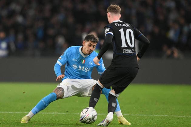 CALCIO - UEFA Champions League - SSC Napoli vs Chelsea FC Cole Palmer of Chelsea FC under pressure from Mathias Olivera of SSC Napoli during Uefa Champions League - Match Day 8- Championship between S.S.C. Napoli and Chelsea FC at the Maradona Stadium on Jan 28, 2026 in Naples, Italy. during SSC Napoli vs Chelsea FC, UEFA Champions League football match in Naples, Italy, January 28 2026 Naples Italy  Copyright: xIPAxSport ABACAx
