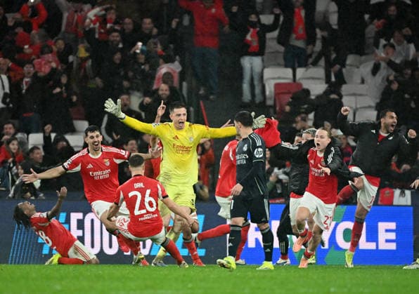 Benfica v Real Madrid - UEFA Champions League LISBON, PORTUGAL - JANUARY 28: Anatoliy Trubin, goalkeeper of SL Benfica celebrates and scores a goal in the last minute of the game during the UEFA Champions League 2025 26 League Phase MD8 match between SL Benfica and Real Madrid C.F. at Estadio da Luz on January 28, 2026 in Lisbon, Portugal. Zed Jameson Anadolu Lisbon Portugal. Editorial use only. Please get in touch for any other usage.  Copyright: x2026xAnadoluxZedxJamesonx