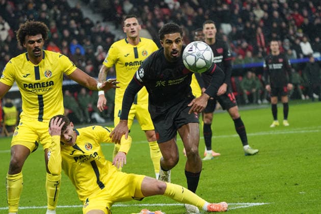 Fussball, UEFA Champions League 2025 2026, Bayer 04 Leverkusen vs FC Villarreal 28.01.2026 Bayarena Leverkusen, Pau Navarro Badenes, FC Villareal, Loic Bade, Bayer 04 Leverkusen