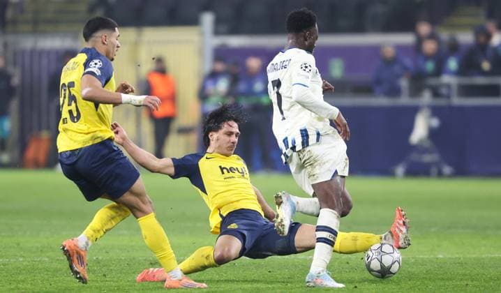 Union s Kevin Mac Allister and Atalanta s Kamaldeen Sulemana fight for the ball during a soccer game between Belgian Royale Union Saint-Gilloise and Italian Atalanta Bergamo, on Wednesday 28 January 2026 in Brussels, on the eight day of the League phase of the UEFA Champions League tournament. VIRGINIExLEFOUR  x159403677x
