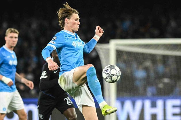 CALCIO - UEFA Champions League - SSC Napoli vs Chelsea FC Scott McTominay of SSC Napoli in action during the Uefa Champions League between SSC Napoli vs Chelsea FC :Agostino Gemito PA Naples Italy  Copyright: xIPAxSport ABACAx