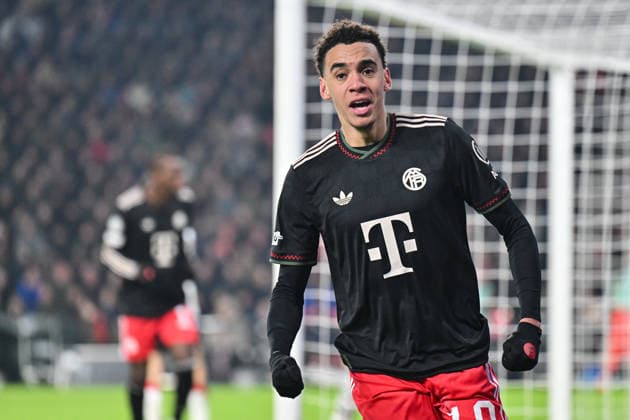 UEFA Champions League; PSV Eindhoven - FC Bayern München; 28.01.2026 EINDHOVEN, NETHERLANDS - 28. JANUARY: Jubel der Bayern nach dem Treffer zum 0-1 durch Jamal MUSIALA (FC Bayern München 10) Tor Torschuetze Freude Happy während dem Match zwischen PSV Eindhoven und dem FC Bayern München am 8. Spieltag der UEFA Champions League Gruppenphase im Philips Stadion Copyright: xBEAUTIFULxSPORTS Goldbergx