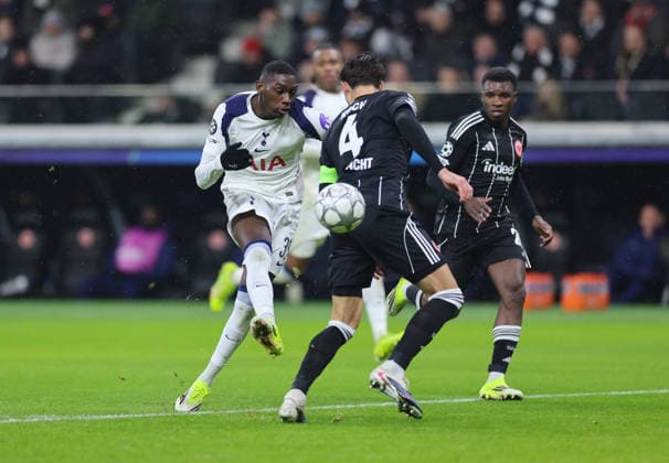 28.01.2026, Fussball UEFA Champions League, Eintracht Frankfurt - Tottenham Hotspur, emonline, emspor, v.l., Randal Kolo Muani (Tottenham Hotspur), Robin Koch (Eintracht Frankfurt) DFL DFB REGULATIONS PROHIBIT ANY USE OF PHOTOGRAPHS AS IMAGE SEQUENCES AND OR QUASI-VIDEO. xdcx Copyright: HMBxMedia Claus