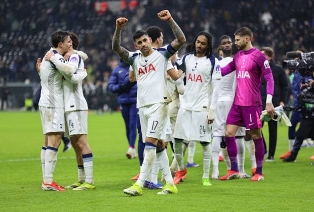 28.01.2026, Fussball UEFA Champions League, Eintracht Frankfurt - Tottenham Hotspur, emonline, emspor, v.l., Cristian Romero (Tottenham Hotspur) jubelnd bejubelt jubelt jubeln DFL DFB REGULATIONS PROHIBIT ANY USE OF PHOTOGRAPHS AS IMAGE SEQUENCES AND OR QUASI-VIDEO. xdcx Copyright: HMBxMedia Claus