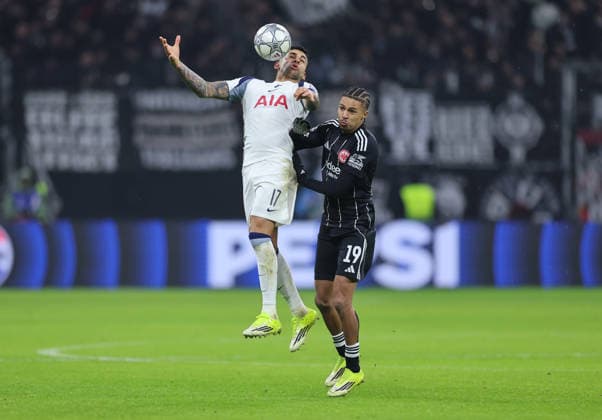 28.01.2026, Fussball UEFA Champions League, Eintracht Frankfurt - Tottenham Hotspur, emonline, emspor, v.l., Cristian Romero (Tottenham Hotspur), Jean-Matteo Bahoya (Eintracht Frankfurt) DFL DFB REGULATIONS PROHIBIT ANY USE OF PHOTOGRAPHS AS IMAGE SEQUENCES AND OR QUASI-VIDEO. xdcx Copyright: HMBxMedia Claus