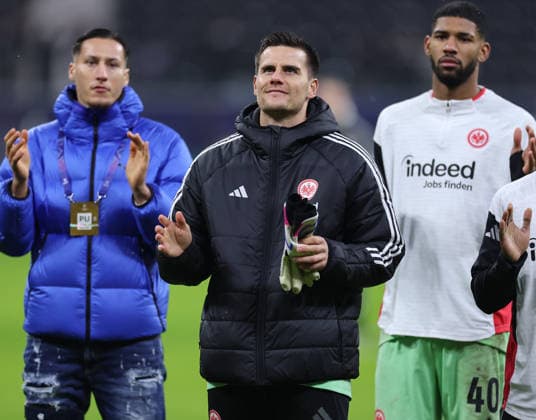 28.01.2026, Fussball UEFA Champions League, Eintracht Frankfurt - Tottenham Hotspur, emonline, emspor, v.l., Torwart Michael Zetterer (Eintracht Frankfurt) DFL DFB REGULATIONS PROHIBIT ANY USE OF PHOTOGRAPHS AS IMAGE SEQUENCES AND OR QUASI-VIDEO. xdcx Copyright: HMBxMedia Claus