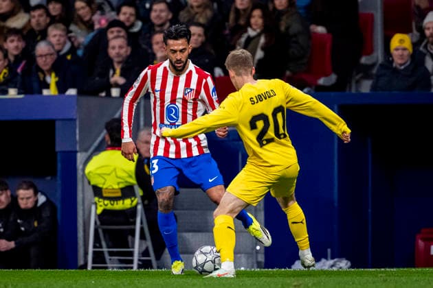 Atletico de Madrid v FK Bodo Glimt - UEFA Champions League 2025 26 League Phase MD8 Nico Gonzalez of Atletico de Madrid (L) is in action with the ball defended by Fredrik Sjovold of FK Bodo Glimt (R) during the UEFA Champions League 2025 26 League Phase MD8 match between Atletico de Madrid and FK Bodo Glimt at Estadio Riyadh Air Metropolitano on January 28, 2026 in Madrid, Spain. Madrid Estadio Riyadh Air Metropolitano Madrid Spain Copyright: xAlbertoxGardinx AGardin_20260128_Foot_Cham_Atl_Mad_Bod_0774