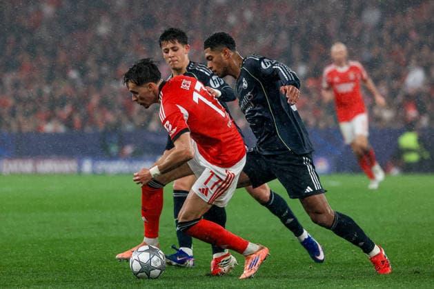 Estadio da Luz Amar Dedic of SL Benfica battles for the ball Jude Bellingham of Real Madrid CF during the UEFA Champions League 2025 26 League Phase MD8 match between SL Benfica and Real Madrid C.F. at on January 28, 2026 in Lisbon, Portugal. UEFA Champions League 2025 26 League Phase MD8 - SL Benfica vs Rea Madrid CF (Valter Gouveia SPP) Copyright: xValterxGouveia SPPx spp-en-VaGo-VG_L5989