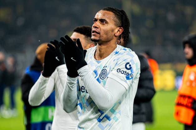 2026-01-28 Borussia Dortmund v FC Internazionale Milano - UEFA Champions League 2025 26 League Phase MD8 DORTMUND, GERMANY - JANUARY 28: Manuel Akanji of FC Internazionale Milano thanks the fans after the UEFA Champions League 2025 26 League Phase MD8 match between Borussia Dortmund and FC Internazionale Milano at BVB Stadion Dortmund on January 28, 2026 in Dortmund, Germany. (Photo by Gabriel Calvino Alonso BSR Agency) Dortmund Germany Content not available for redistribution in The Netherlands directly or indirectly through any third parties. Copyright: xBSRxAgencyx