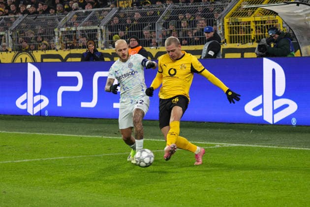28.01.2026, xgrfx, Fussball UEFA Champions League , Borussia Dortmund - Inter Mailand v.l. Federico Dimarco (Inter Mailand), Julian Ryerson (Borussia Dortmund) (DFL DFB REGULATIONS PROHIBIT ANY USE OF PHOTOGRAPHS as IMAGE SEQUENCES and or QUASI-VIDEO) Signal Iduna Park