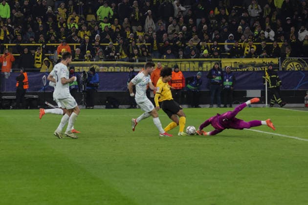 28.01.2026, xgrfx, Fussball UEFA Champions League , Borussia Dortmund - Inter Mailand v.l. Karim Adeyemi (Borussia Dortmund), Yann Sommer (Inter Mailand) (DFL DFB REGULATIONS PROHIBIT ANY USE OF PHOTOGRAPHS as IMAGE SEQUENCES and or QUASI-VIDEO) Signal Iduna Park