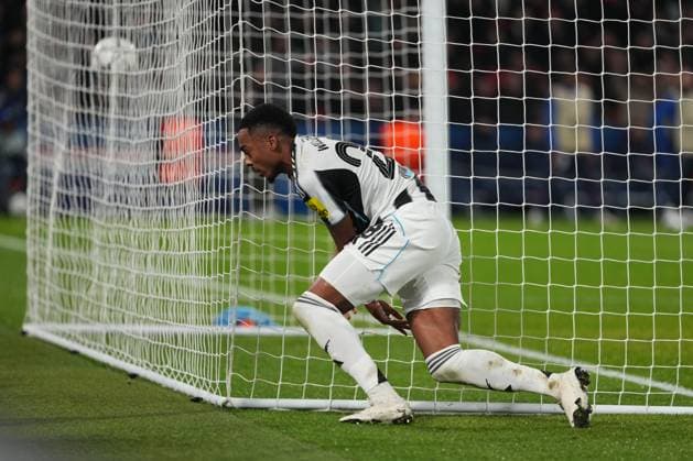 Joe Willock of Newcastle wheels away after scoring but the goal is disallowed Paris Saint-Germain v Newcastle United, UEFA Champions League, Group Stage, Football, Parc des Princes, Paris, France - 28 Jan 2026Paris Parc des Princes France EDITORIAL USE ONLY No use with unauthorised audio, video, data, fixture lists, club league logos or live services. Online in-match use limited to 120 images, no video emulation. No use in betting, games or single club league player publications. Copyright: xDavexWinter Shutterstockx 16429499ie