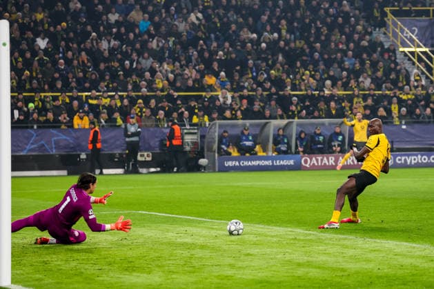 DORTMUND, GERMANY - JANUARY 28: FC Internazionale goalkeeper Yann Sommer denies the scoring attempt of Serhou Guirassy of Borussia Dortmund during the UEFA Champions League 2025 26 League Phase MD8 match between Borussia Dortmund and FC Internazionale Milano at BVB Stadion Dortmund on January 28, 2026 in Dortmund, Germany. (Photo by Rene Nijhuis) SPO  Copyright: xRenexNijhuis