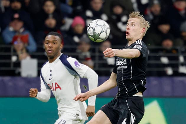 v.l. Destiny Udogie (Tottenham Hotspur, 13) and Oscar Hojlund (Eintracht Frankfurt, 6), 28.01.2026, Soccer, Eintracht Frankfurt vs Tottenham Hotspur - UEFA Champions League, GER, Frankfurt, Deutsche Bank Park. Copyright: HMBxMedia xHeikoxBecker