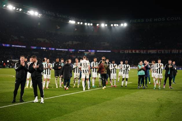 Newcastle manager Eddie Howe (far left) and his players applaud the traveling fans at the end of the match Paris Saint-Germain v Newcastle United, UEFA Champions League, Group Stage, Football, Parc des Princes, Paris, France - 28 Jan 2026Paris Parc des Princes France EDITORIAL USE ONLY No use with unauthorised audio, video, data, fixture lists, club league logos or live services. Online in-match use limited to 120 images, no video emulation. No use in betting, games or single club league player publications. Copyright: xDavexWinter Shutterstockx 16429499kj