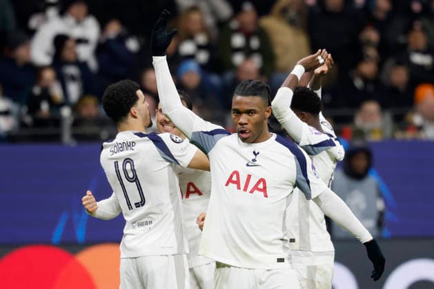 Jubel nach dem Tor zum 0:2, jubelnd, bejubelt, jubelt, jubeln, Cheers after the goal, cheering, celebrated, cheers, cheering, emotions 28.01.2026, Soccer, Eintracht Frankfurt vs Tottenham Hotspur - UEFA Champions League, GER, Frankfurt, Deutsche Bank Park. Copyright: HMBxMedia xHeikoxBecker