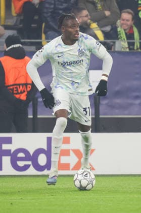 28.01.2026, xgrfx, Fussball UEFA Champions League , Borussia Dortmund - Inter Mailand v.l. Yann Bisseck (Inter Mailand) (DFL DFB REGULATIONS PROHIBIT ANY USE OF PHOTOGRAPHS as IMAGE SEQUENCES and or QUASI-VIDEO) Signal Iduna Park