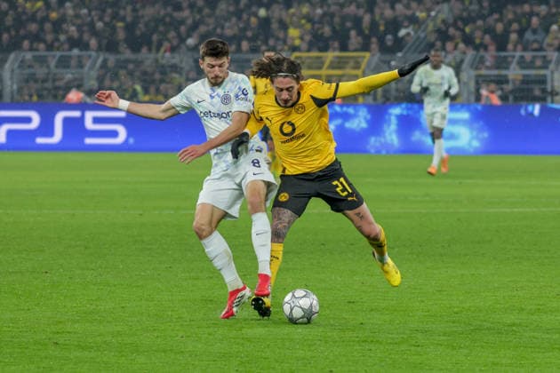 28.01.2026, xgrfx, Fussball UEFA Champions League , Borussia Dortmund - Inter Mailand v.l. Petar Sucic (Inter Mailand), Fabio Silva (Borussia Dortmund) (DFL DFB REGULATIONS PROHIBIT ANY USE OF PHOTOGRAPHS as IMAGE SEQUENCES and or QUASI-VIDEO) Signal Iduna Park